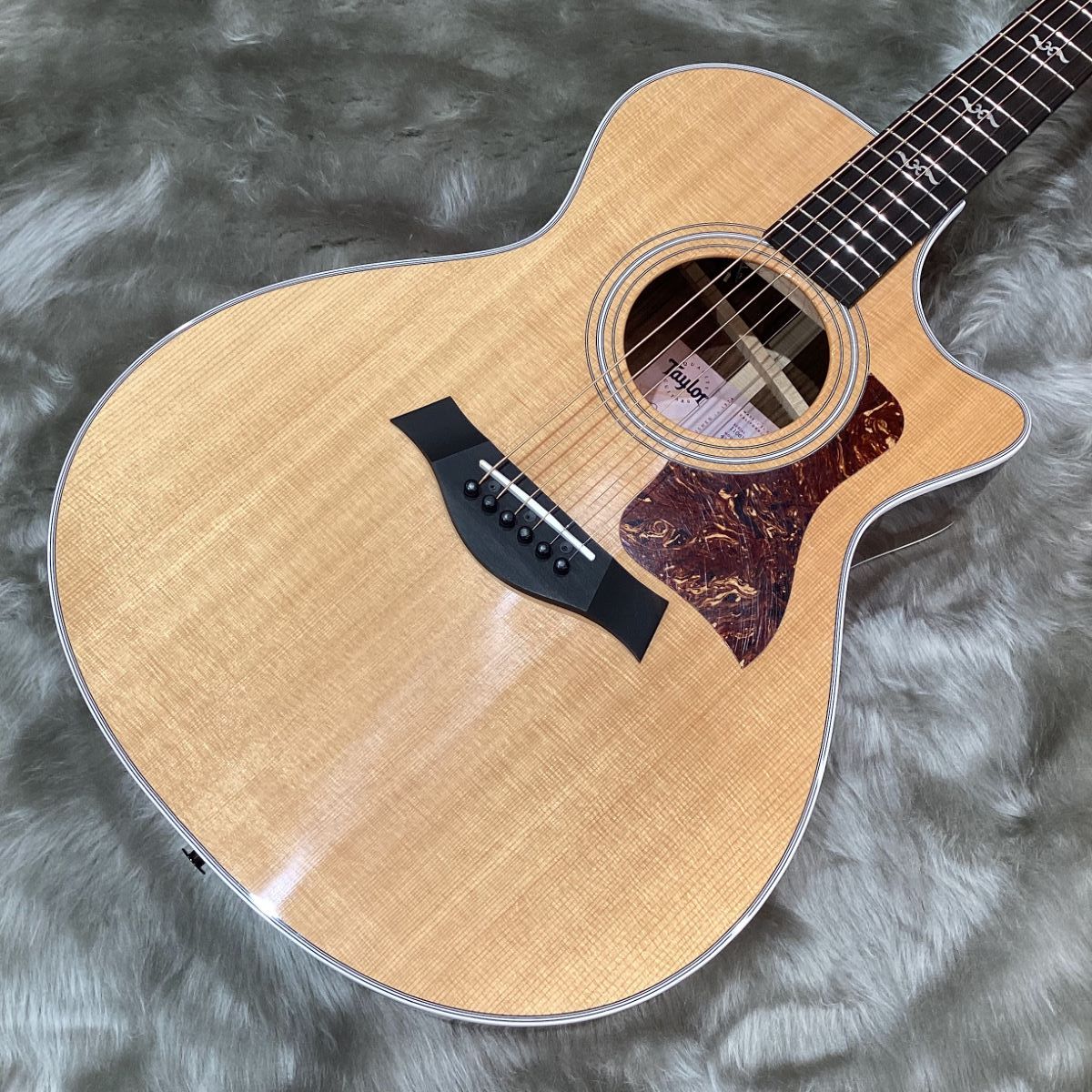 Taylor412ce Rosewood V-Class