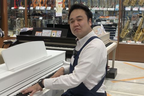 スタッフ写真 店長 猪野