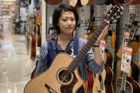 スタッフ写真 アコースティックギター 藤原