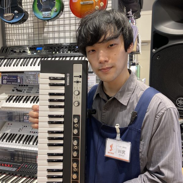 川尻(かわじり)<br />
デジタル機器、PA機器、シンセサイザー、ウクレレ担当<br />
実際にPCを使ってCUBASEの初歩的な操作をレクチャーします。<br />
それ以外にも、これから始める方の機材のご相談なども承りますので、お気軽にご予約ください！