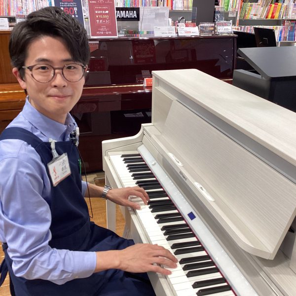 中川(なかがわ)<br />
<br />
ピアノをこれから習われる方、趣味で弾かれる方、久しぶりに弾きたいと思った方などのお客様のニーズに合わせたこれから楽しんで続けていただけるようなぴったりの一台をご一緒にご案内させていただきます。<br />
音楽経験はトランペットからギター、ピアノまで幅広く経験しているので、その経験を活かしてお客様のサポートをさせていただきます！