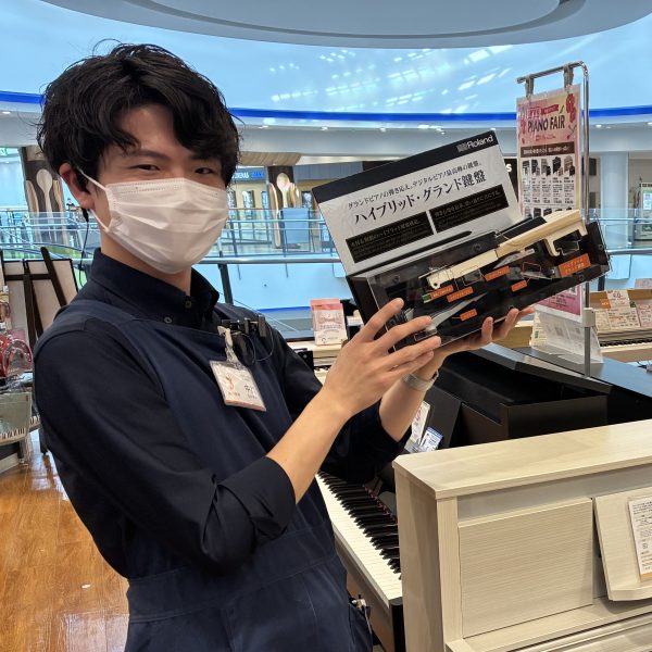 中川(なかがわ)<br />
<br />
ピアノをこれから習われる方、趣味で弾かれる方、久しぶりに弾きたいと思った方などのお客様のニーズに合わせたこれから楽しんで続けていただけるようなぴったりの一台をご一緒にご案内させていただきます。<br />
音楽経験はトランペットからギター、ピアノまで幅広く経験しているので、その経験を活かしてお客様のサポートをさせていただきます！