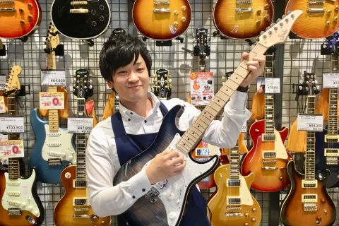 スタッフ写真 エレキギター・エレキベース・アンプ・ギターアクセサリー 小林