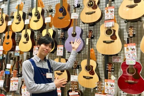 スタッフ写真 アコースティックギター・ギターアクセ 中村