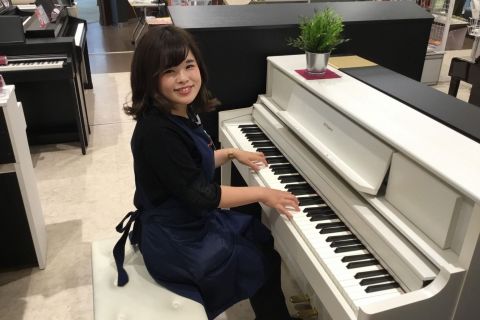 スタッフ写真 ピアノアドバイザー・キーボード・電子ピアノ・楽譜 新庄