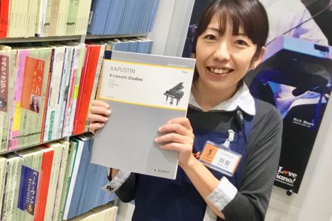 スタッフ写真 楽譜 岡留