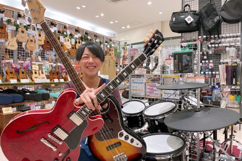 スタッフ写真 エレキギター担当 中村