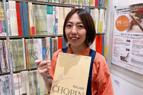 スタッフ写真 楽譜コンシェルジュ 岡留