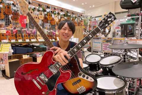 スタッフ写真 エレキギター担当 中村
