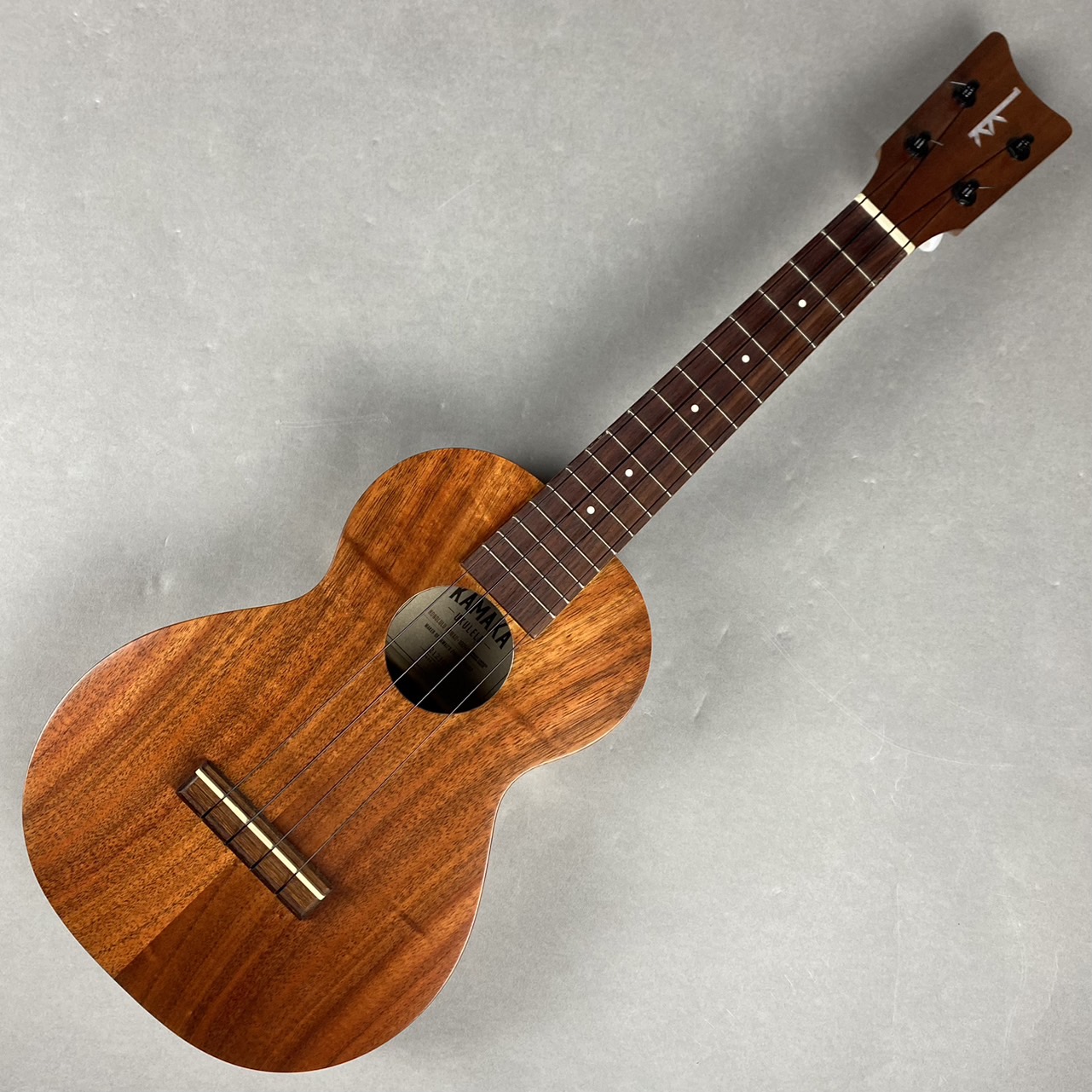 カマカの大定番!コンサートサイズHF-2の新品傷あり特価です。