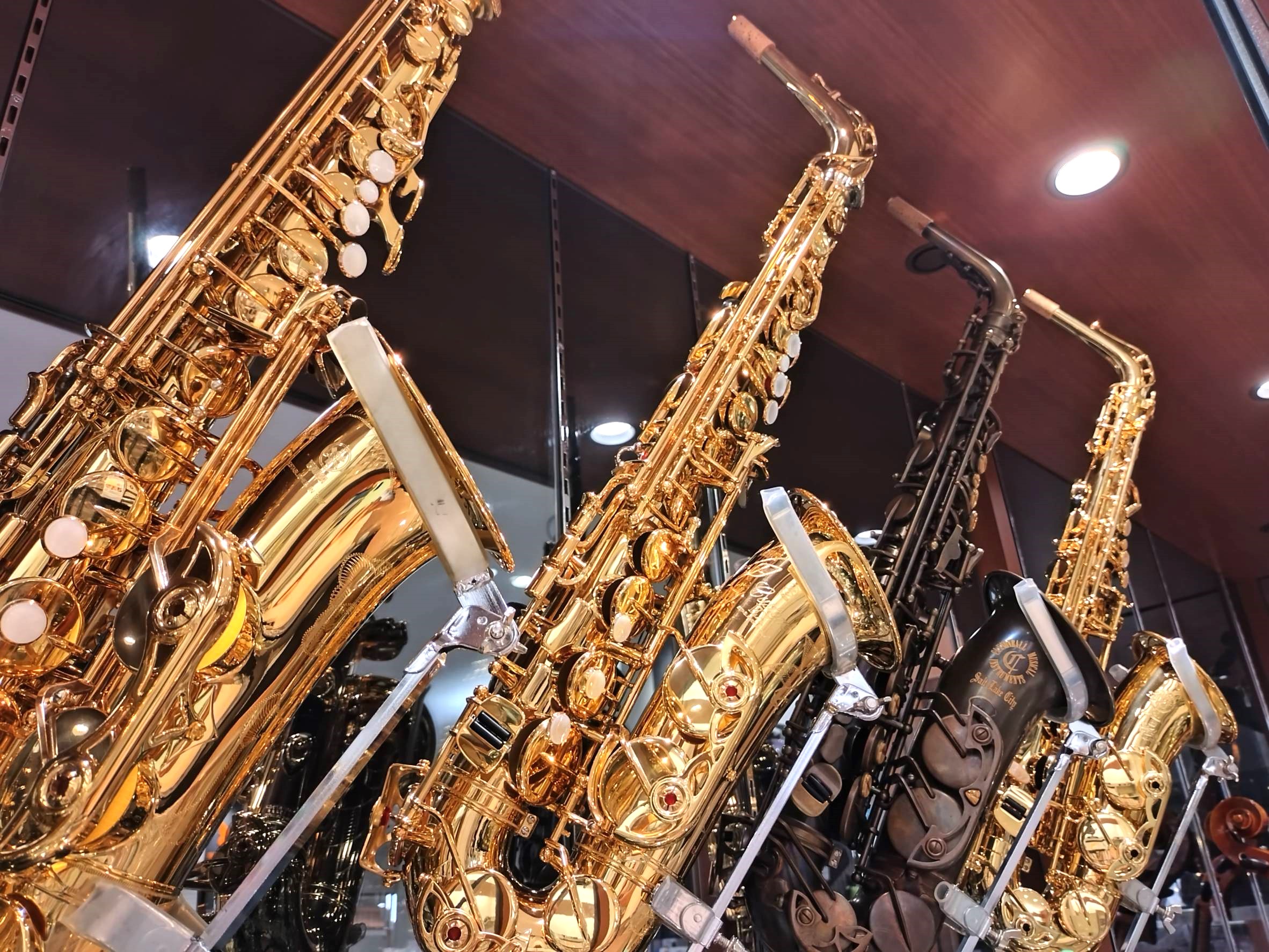 レイクタウン店にて中古管楽器のお取り扱いがございます♬ 管楽器をお求めやすい価格でワンランク上の楽器が欲しい！というお客様に安心してご購入いただけるよう、サポート体制万全！ぜひお気軽にお問合せください。 島村楽器レイクタウン店には管楽器テクニカルアドバイザーが常駐 日頃のメンテナンスからリペア、管楽 […]