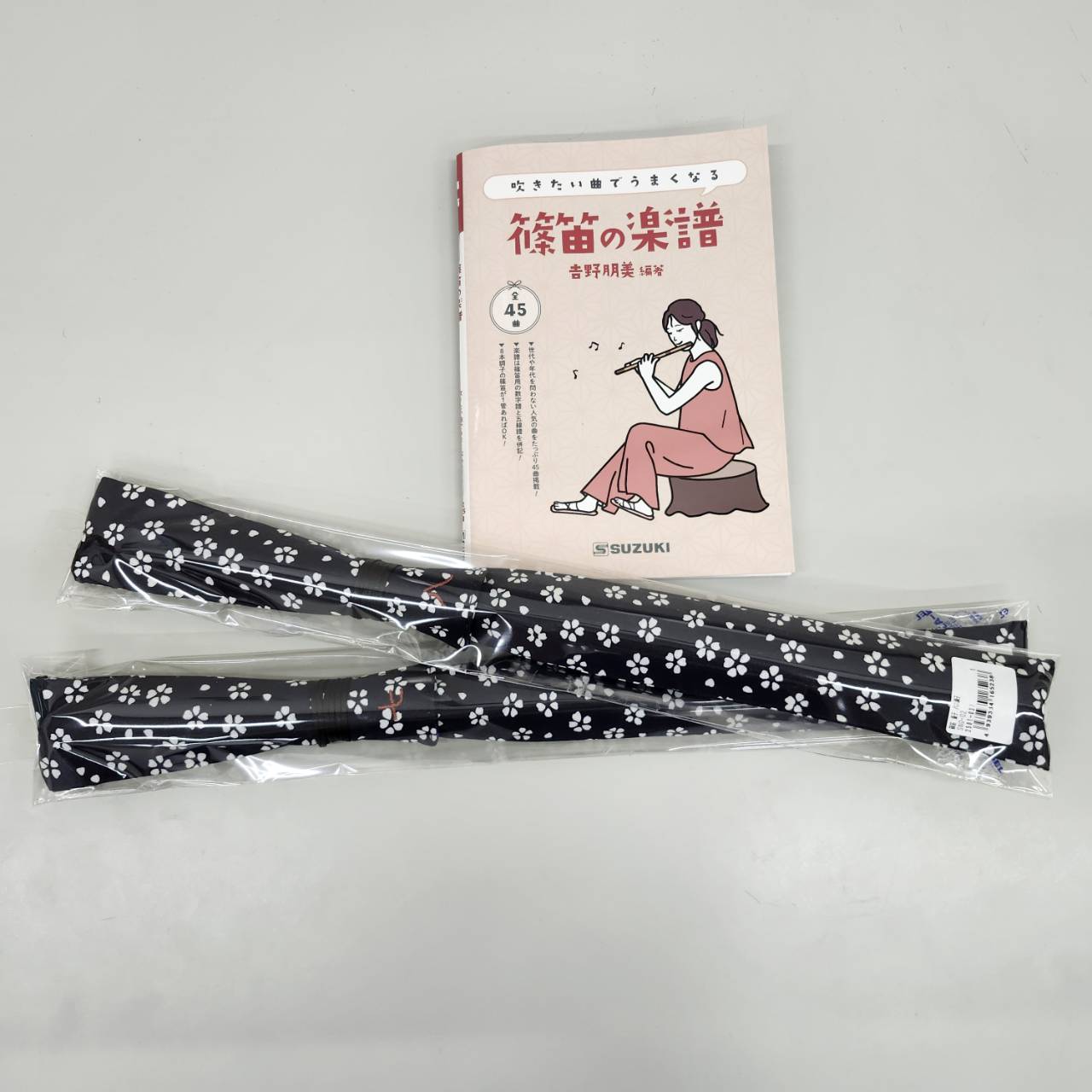 篠笛（しのぶえ）は、日本の伝統楽器として多くの人々に愛されています。その中でも、初めて篠笛を手にするなら、八本調子（C調）がおすすめです。この記事では、八本調子の特長や初心者におすすめの理由を詳しく解説します。 八本調子（C調）とは？ 篠笛は「調子」と呼ばれる音階の単位で分類されます。その中で、八本 […]