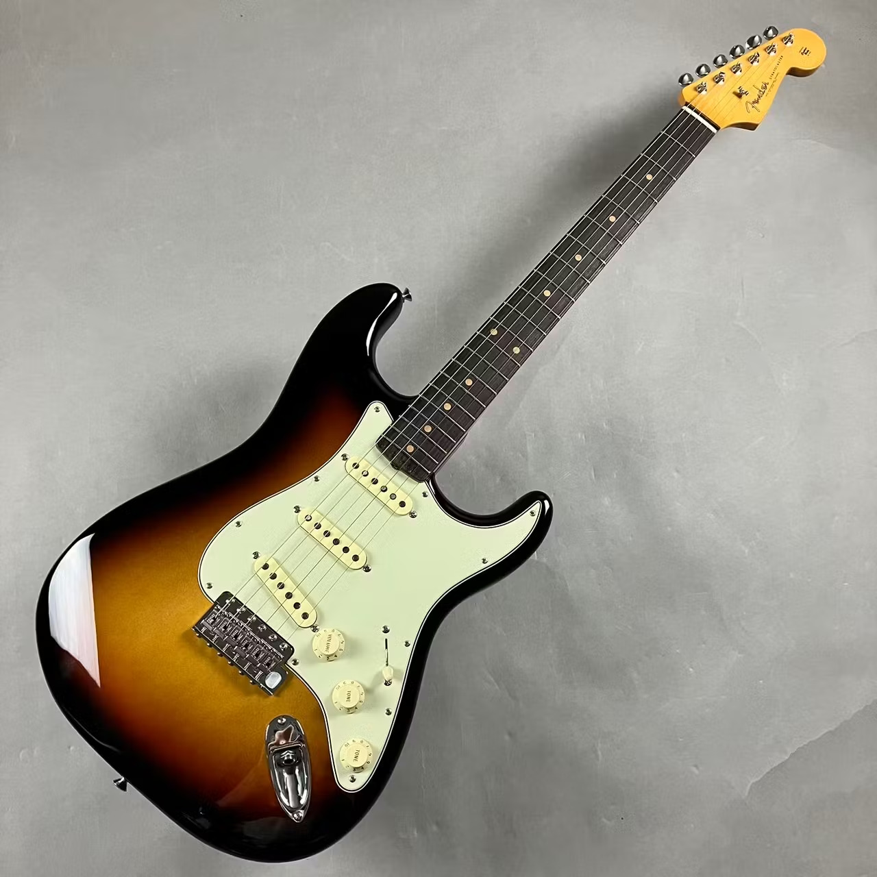 FenderAmerican Vintage II 1961 Stratocaster 3-Color Sunburst
