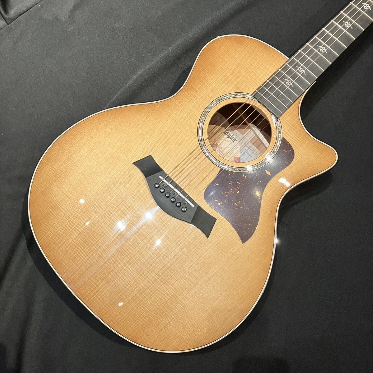 落ち着きと派手さを兼ね備えた美しさ514ce