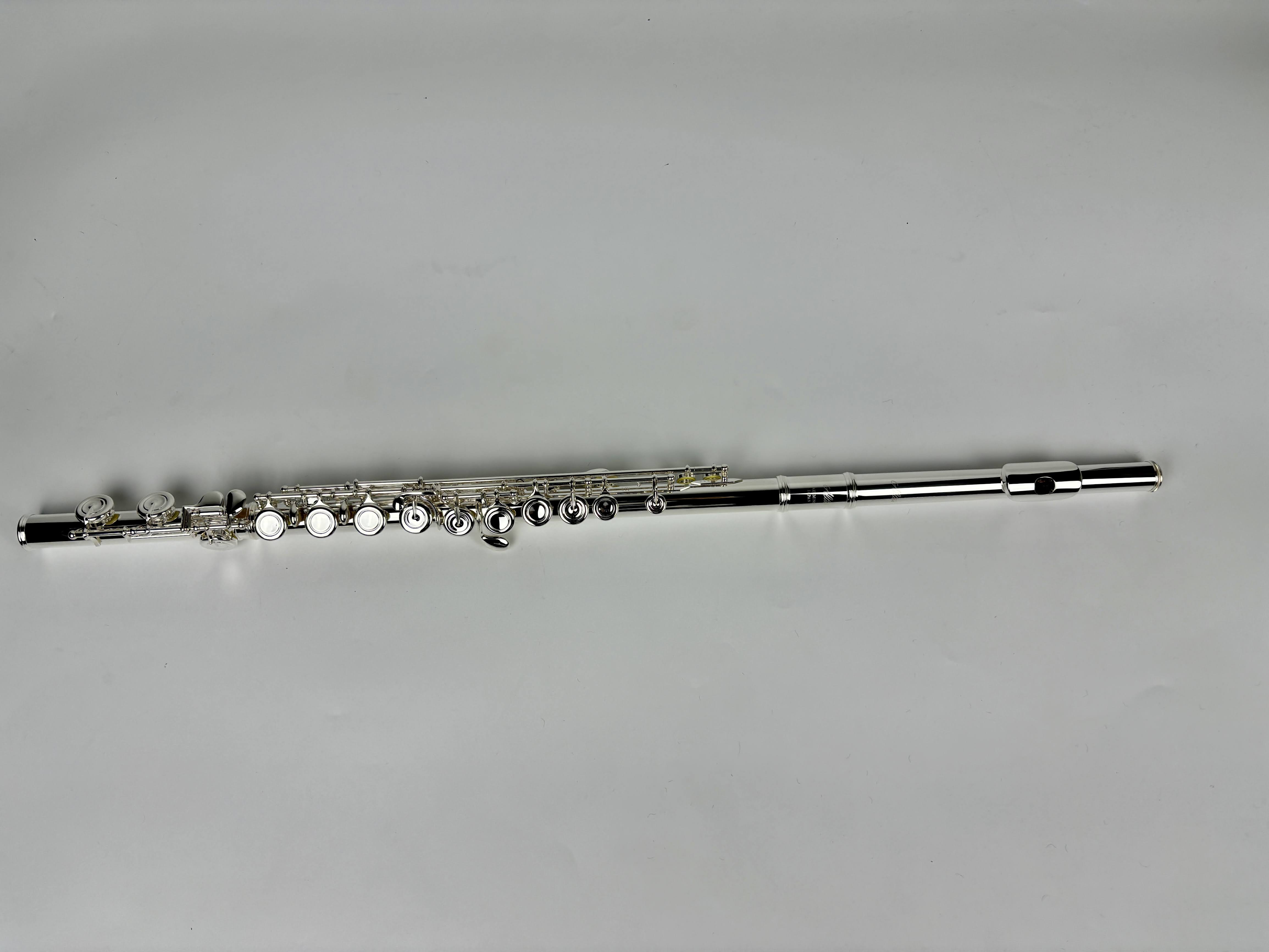 管体銀フルートAltus A10E