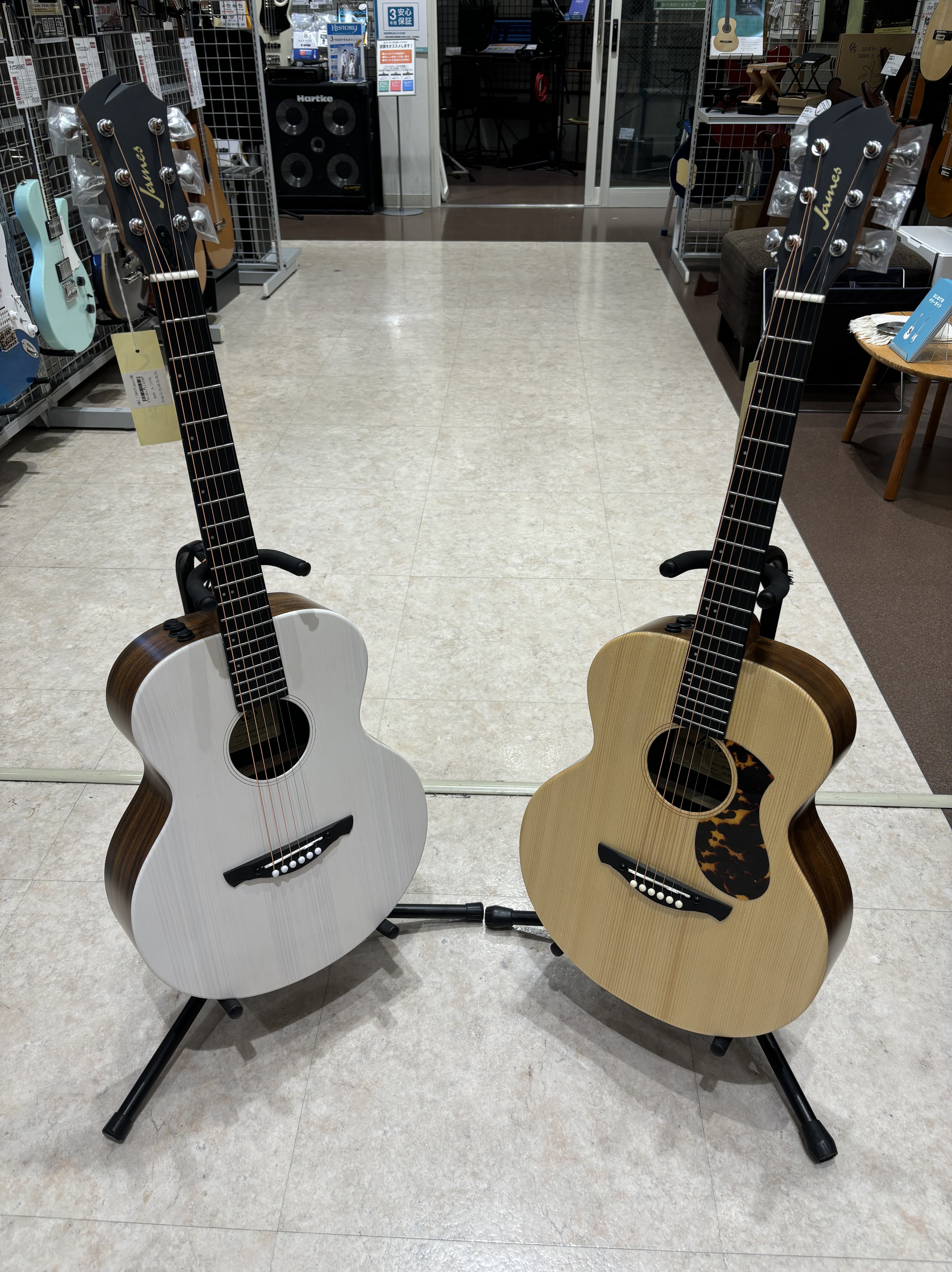 こんにちは！島村楽器レイクタウン店アコギ担当の金子です！ 「ギターを始めてみたいけれど、手が小さくて弦が押さえられるか不安…」「子供にギターを習わせたいけれど、大人用では大きすぎるかも…」 そんなお悩みをお持ちの方、実はいらっしゃいませんか？アコースティックギターと一口に言っても、実はサイズや形は様 [&hellip;]