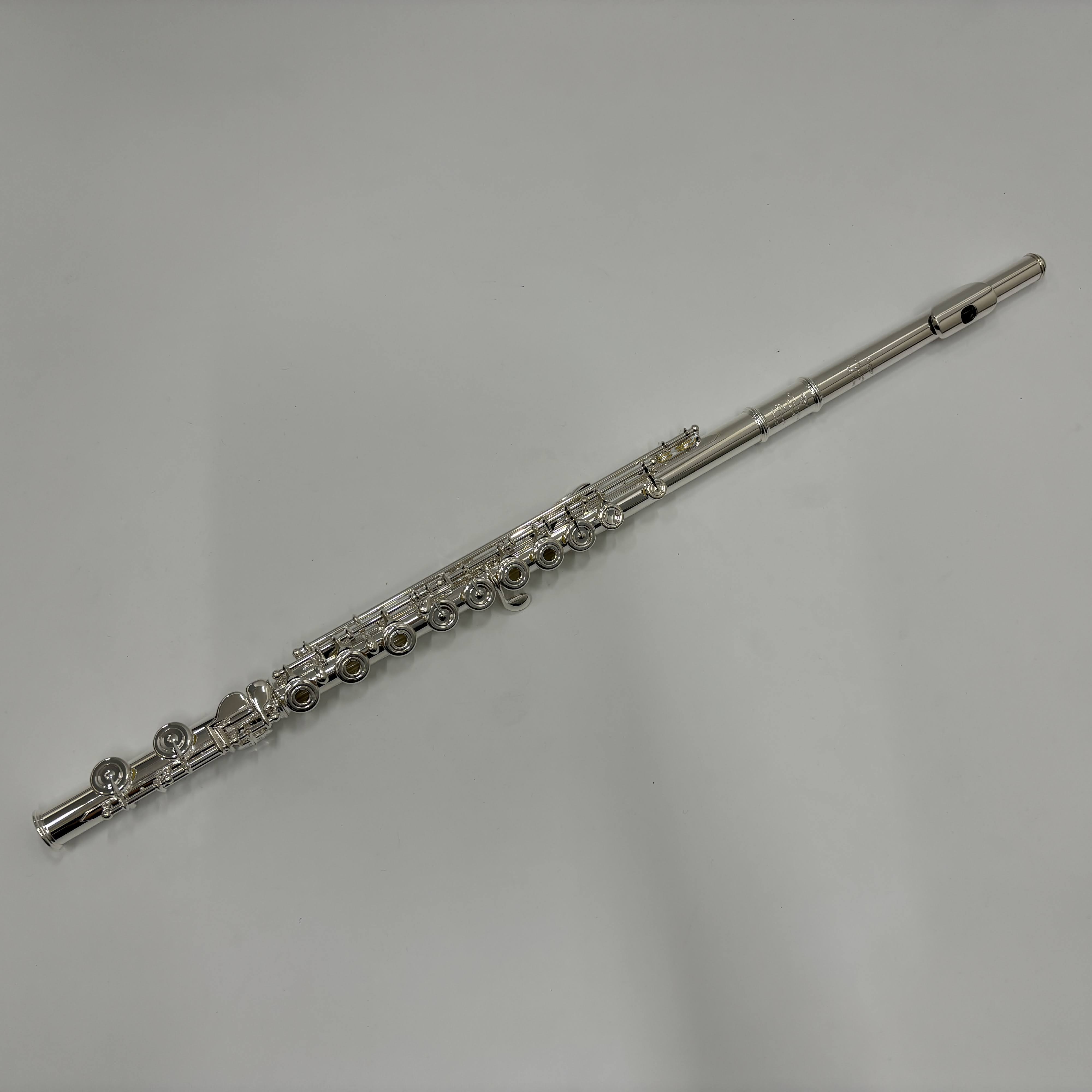 皆様こんにちは。 島村楽器の管楽器担当森本です。 「いつかは手に入れたい憧れのブランド」として、世界中のフルーティストから絶大な支持を集めるアメリカ・ボストン発の本流ブランド『POWELL FLUTES（パウエル・フルート）』。 この度、パウエルと島村楽器がタッグを組んだ至極の特別コラボレーションモ [&hellip;]