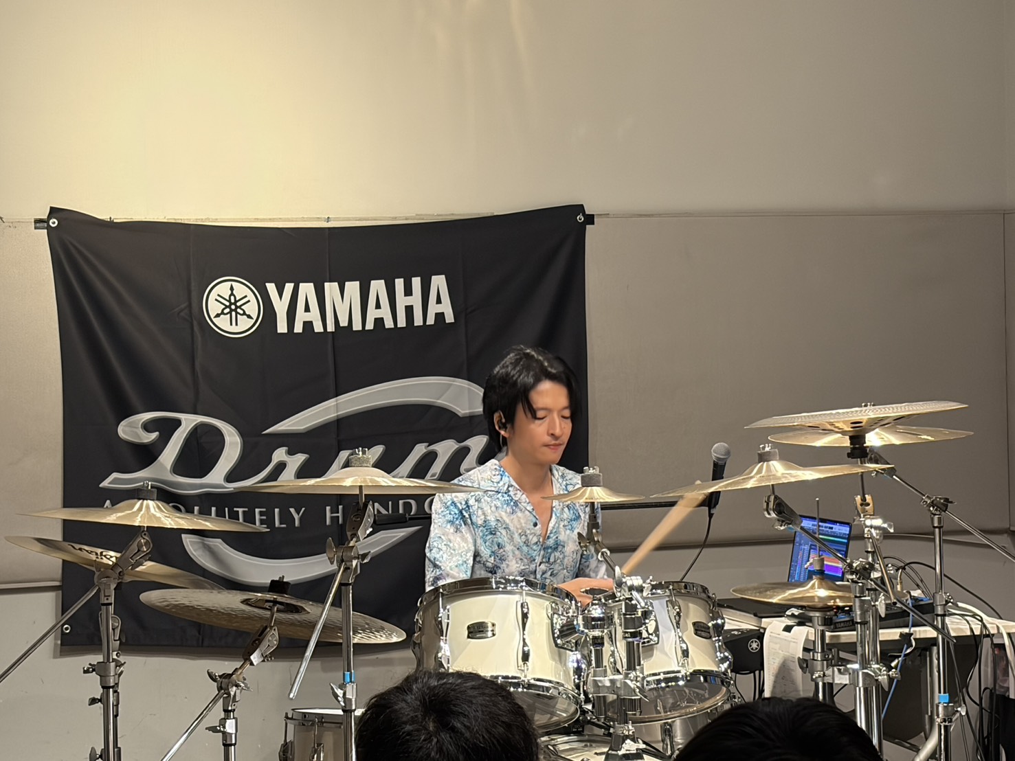 2026年8月8日、島村楽器レイクタウン店にて、坂東慧さんをお迎えしたドラムセミナーを開催しました。 CONTENTS大迫力の演奏でセミナースタート！6種類のスネアを叩き比べ！圧倒的なテクニックを支える基礎練習質問コーナーも大盛況！ご参加ありがとうございました！大迫力の演奏でセミナースタート！ セミ [&hellip;]