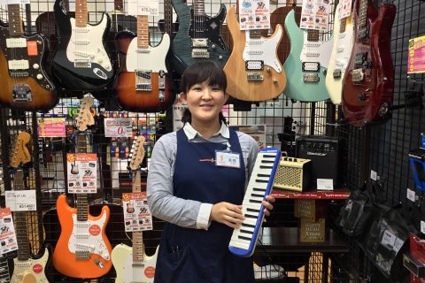 スタッフ写真 弦楽器アドバイザー 髙橋