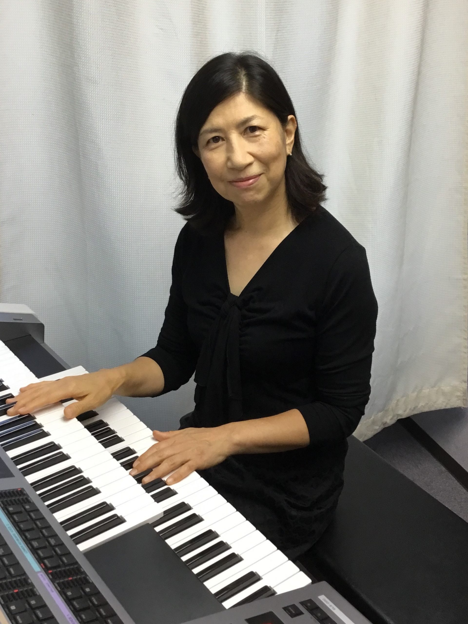 *講師プロフィール 音楽科電子オルガン専攻 *講師へのインタビュー ***Q. 音楽を始めたきっかけ 2歳上の姉の影響で。 ***Q. 好きなミュージシャン スティービー・ワンダー、マイケル・ジャクソン、ジョー・サンプル ***Q. 趣味 車で出かける事が多いかな・・・・パンも作ります！ *講師から […]