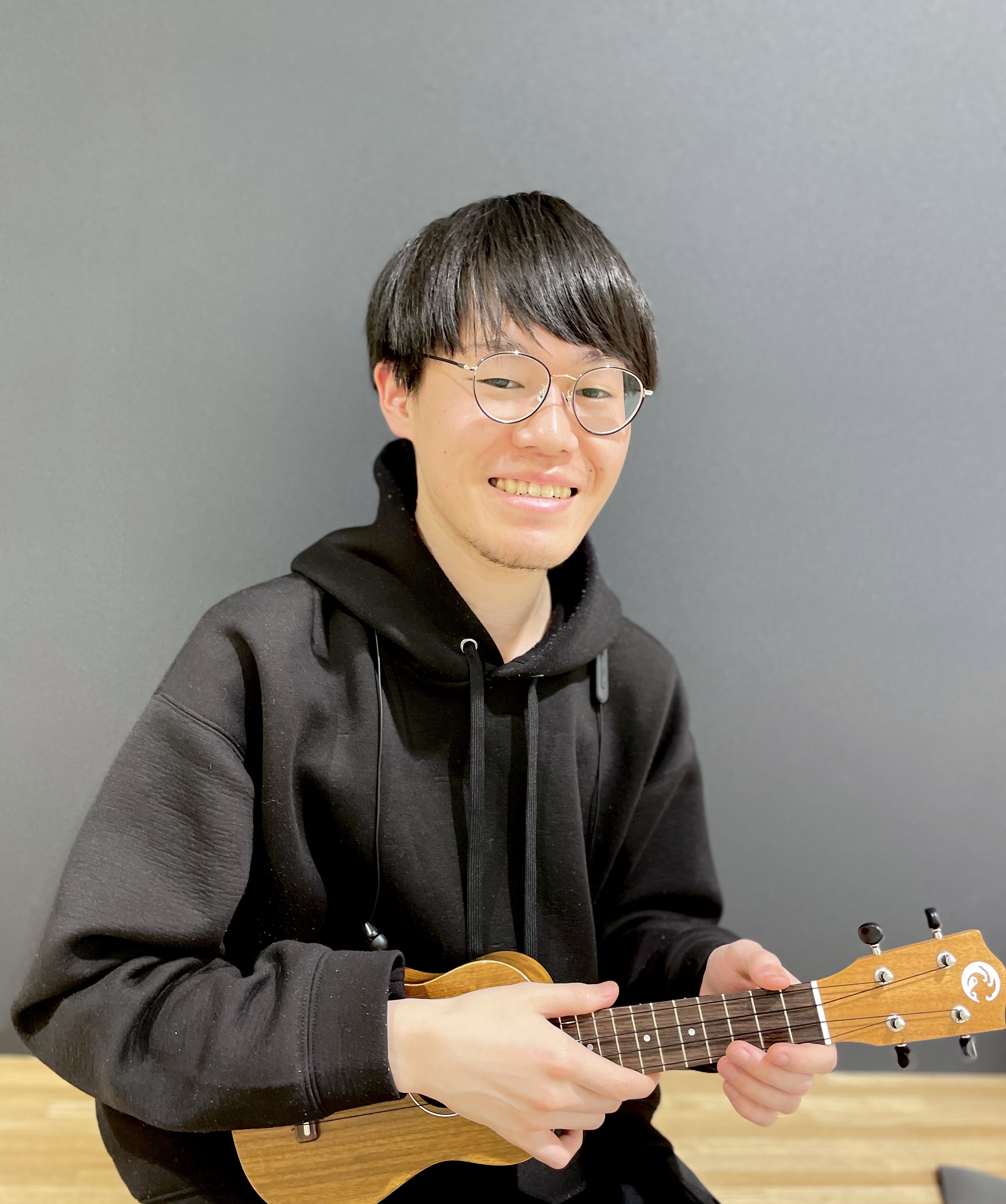 *講師プロフィール 15歳より独学でギターを始める。]]高校時代より軽音楽部や外部のバンドに所属しポップスやロック、ブルースやジャズを演奏し始める。]]洗足学園音楽大学に入学し、ジャズギターを布川俊樹氏に師事。]]在学中から都内でジャズを中心に演奏活動を開始。]]ジャズを始め、ポップスやロック等、様 […]