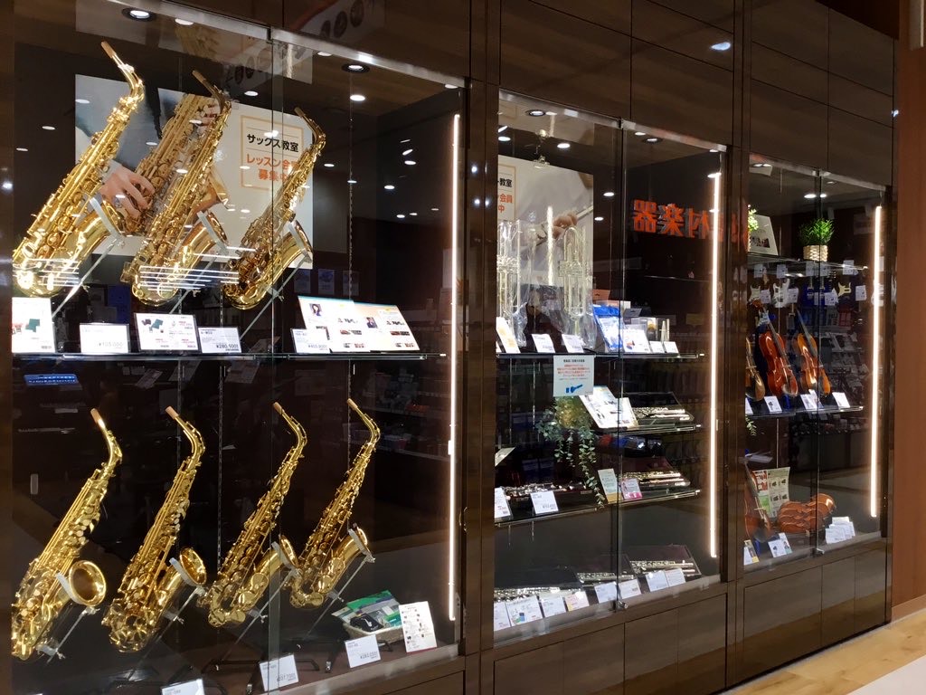 CONTENTS管楽器をお探しの方は、SOCOLA南行徳店まで！展示機種音楽教室のご案内管楽器お手入れ用品・楽譜のご案内消音グッズのご案内お問い合わせ管楽器をお探しの方は、SOCOLA南行徳店まで！ 島村楽器 SOCOLA南行徳店では、サックスやトランペットなど様々な管楽器を展示しております。管楽器 […]