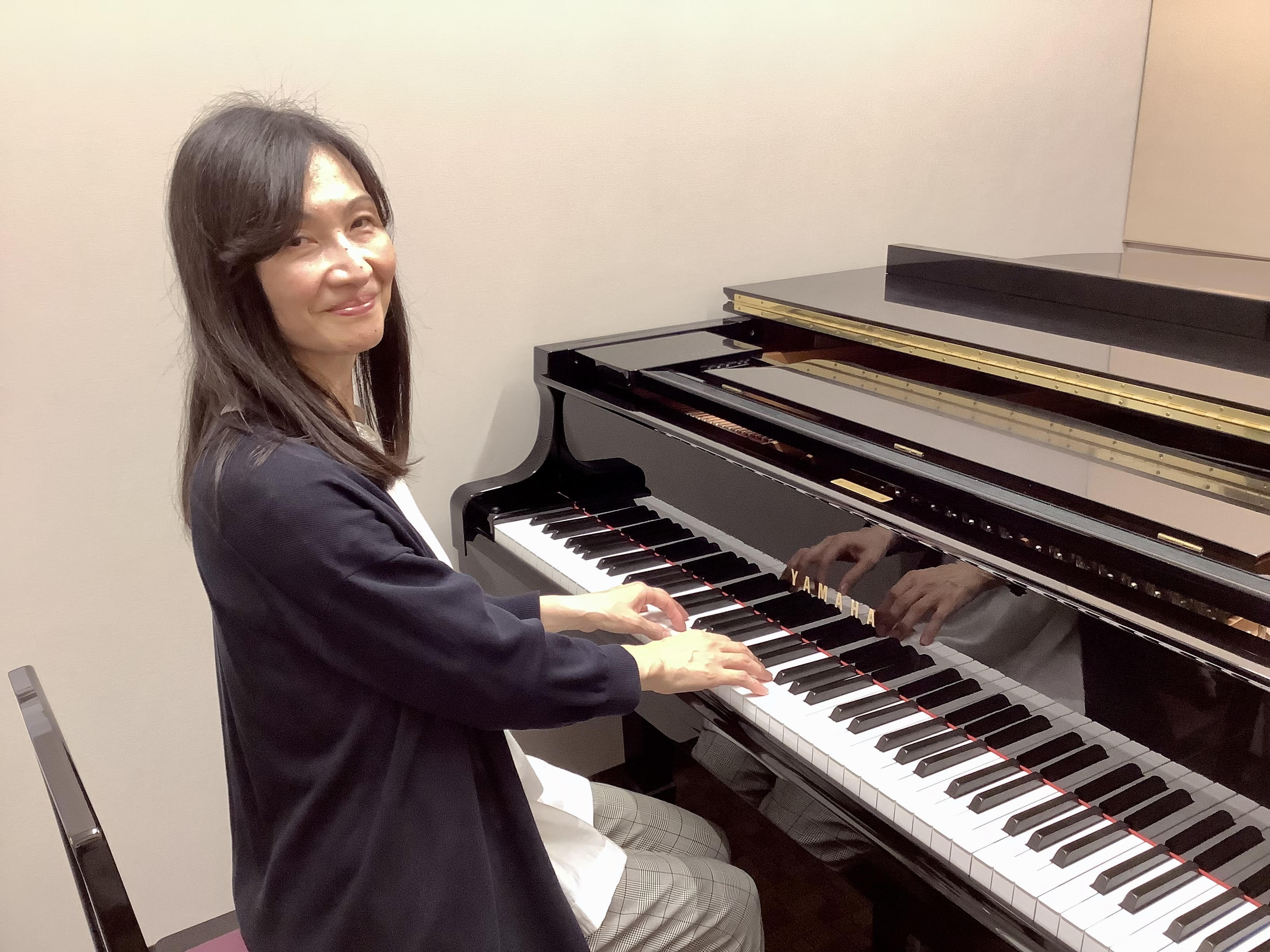講師プロフィール 武蔵野音楽大学ピアノ専攻卒業。 講師からのコメント 弾けるようになりたい！という気持ちをお持ちでしたら是非、体験レッスンをおすすめします。基礎から丁寧にご指導します。幼児から大人の方まで幅広く対応致します。ピアノを通して音楽を楽しみましょう！お気軽にどうぞ！ CONTENTSコース […]