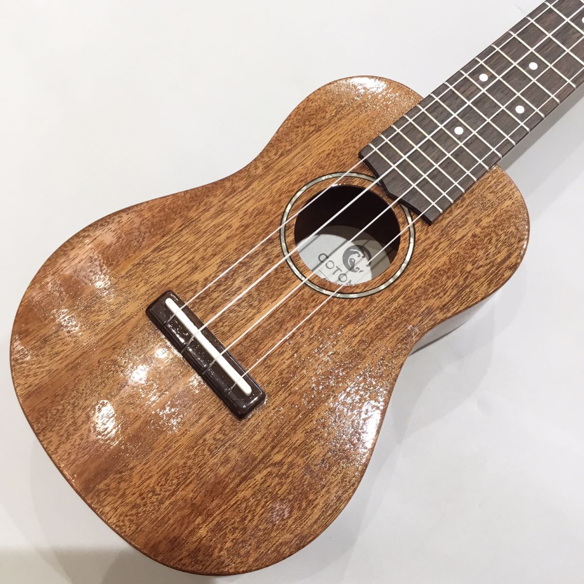 CONTENTS音楽を楽しむ大人を応援します音楽を楽しむ大人を応援します 「初めてでもOK」「趣味を深めたい方も大歓迎」自分のペースで楽しく学べるウクレレ教室です。
