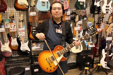 スタッフ写真 エレキギター、アンプ、エフェクター、アコースティックピアノ、防音 丸岡