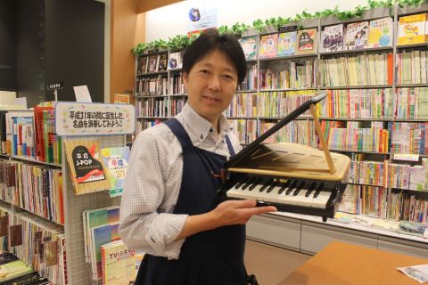 スタッフ写真 副店長、ピアノアドバイザー、ギターシニアアドバイザー 早川