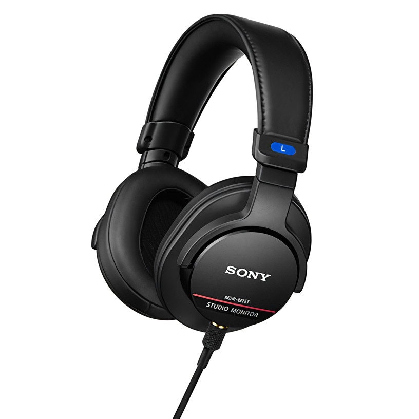 伝説の『赤帯(CD900ST)』らしさを残しながらも、ハイレゾにも対応した“新世代機”MDR-M1ST