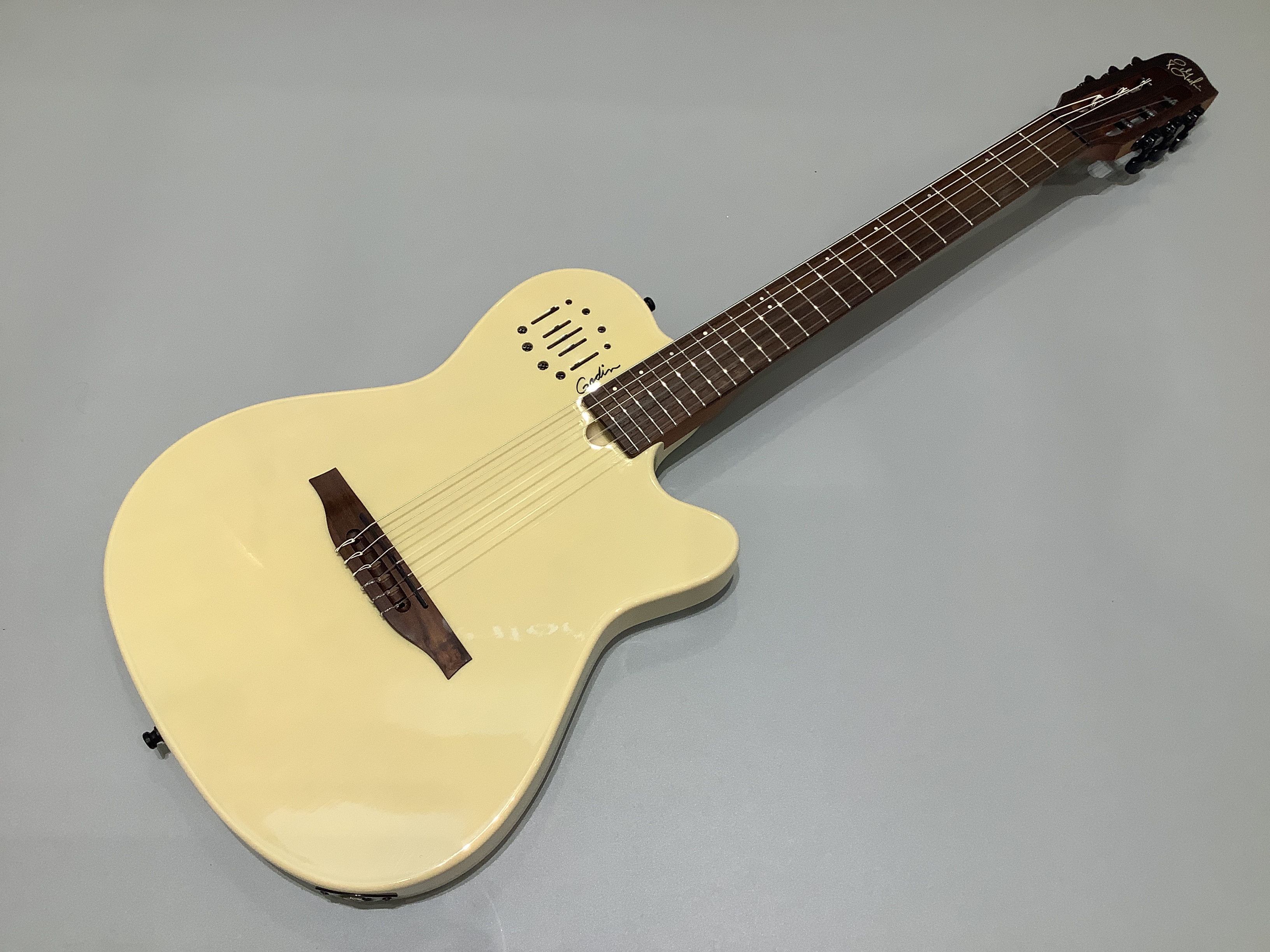 エレガットMultiac Mundial / Ozark Cream