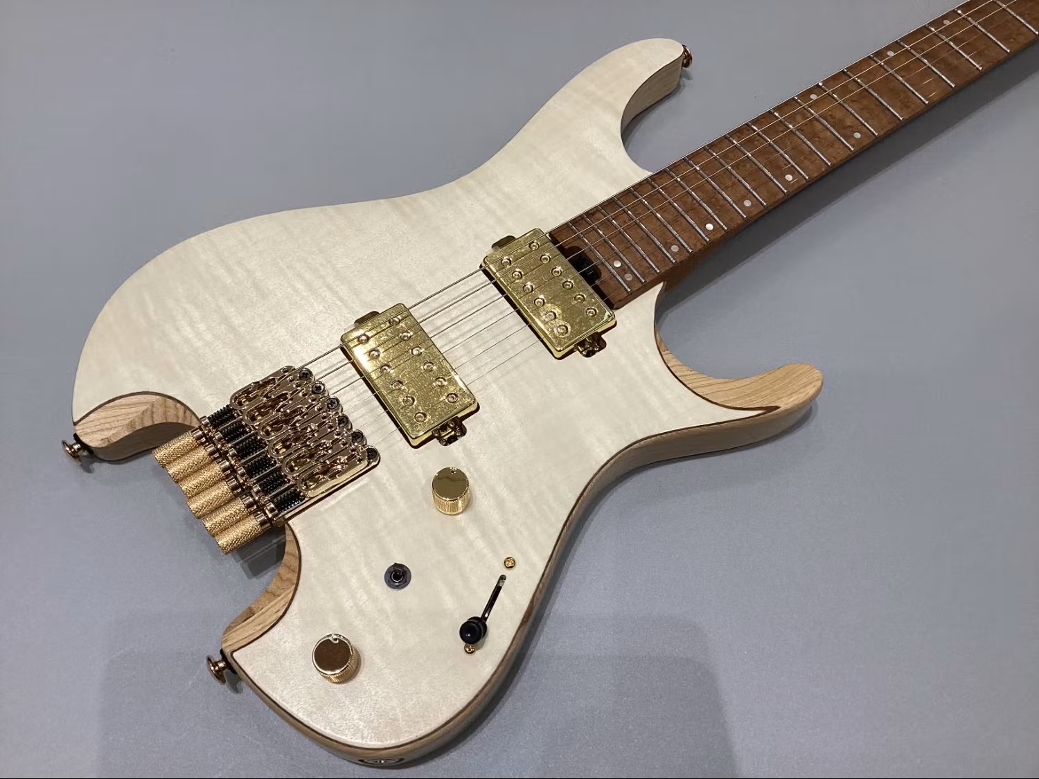 ヘッドレスギターQ52FMG