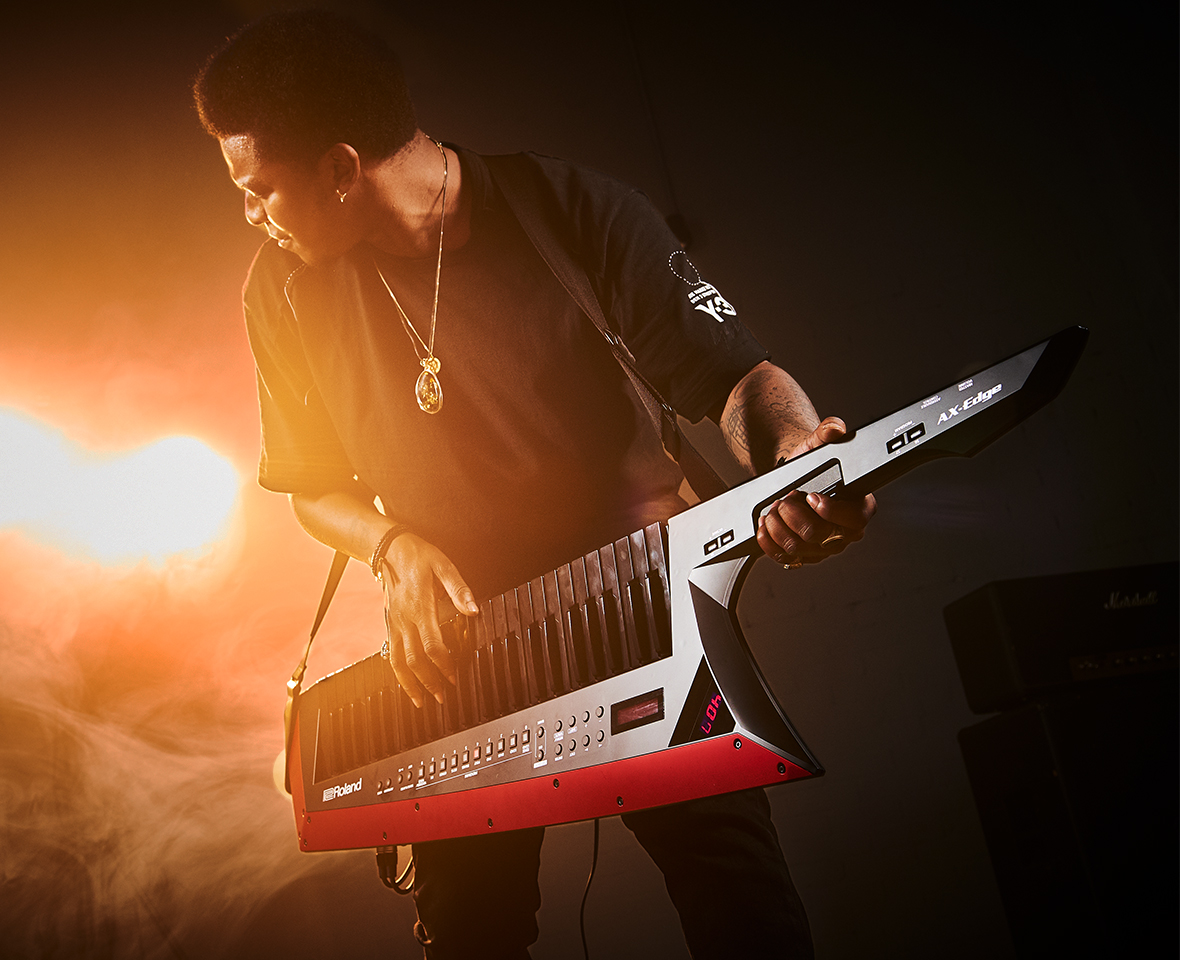 【新製品】ローランド AX-Edge 入荷！新規音色搭載の49鍵盤ショルダーキーボード（キーター）