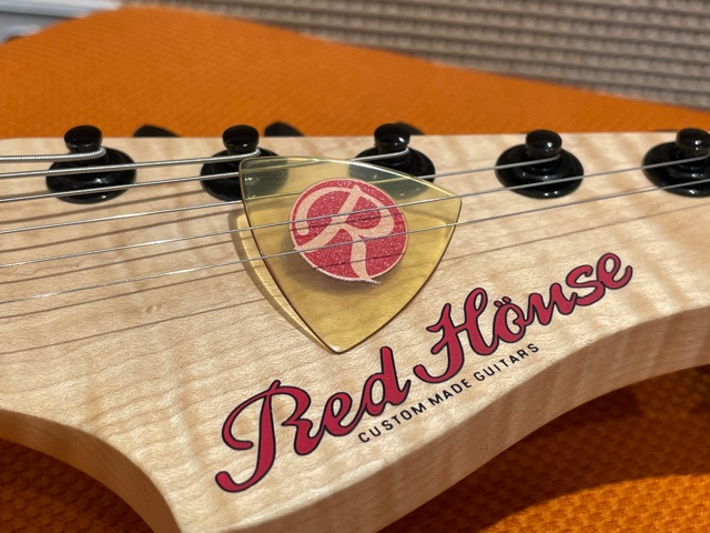 Red House Guitarsコラボピック完成！