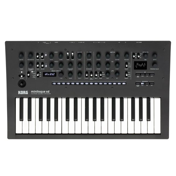 【minilogue XD】<br />
<br />
分厚いサウンドが作り出せるアナログシンセサイザー、minilogueに新機能を盛り込んだパワーアップモデル。