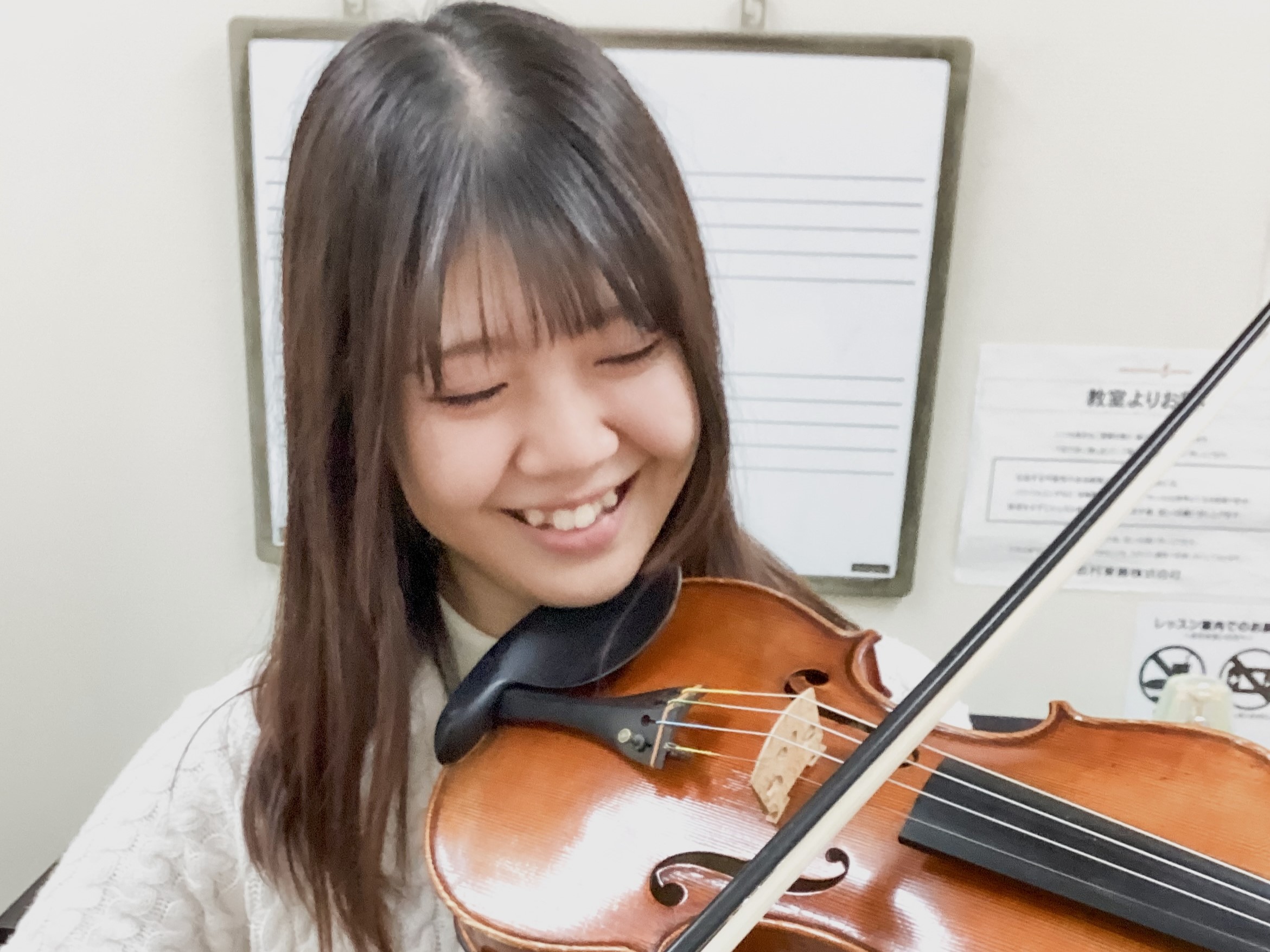 ♪楽器の取り扱い方について弾く前の準備から楽器をしまうまでの流れを、一緒にやりながら慣れていきましょう(^^♪チューニングのやり方や日々のお手入れのやり方もご説明します。ミュートやチューナー、湿度調節シート等、ご要望に合わせて便利なヴァイオリングッズのご紹介もさせていただいてます。 ♪楽器の構え方や […]