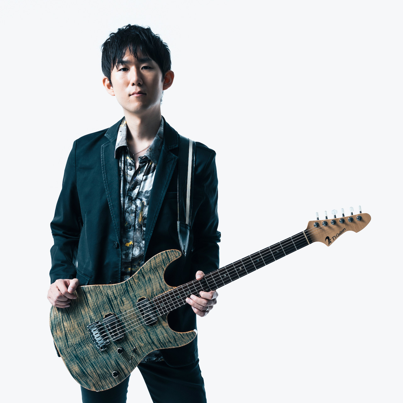 作編曲家、ギタリスト、エンジニア。青木征洋