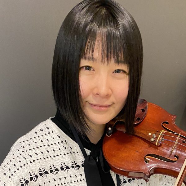 弦楽器アドバイザー/バイオリン・ヴィオラインストラクター<br />
有働　皆美（うどうみなみ）<br />
<br />
楽器は音楽生活を共に過ごしていくパートナーと言っても過言ではありません。<br />
バイオリン歴35年の経験を活かして、より良い楽器との出会いがあるようサポート致します。