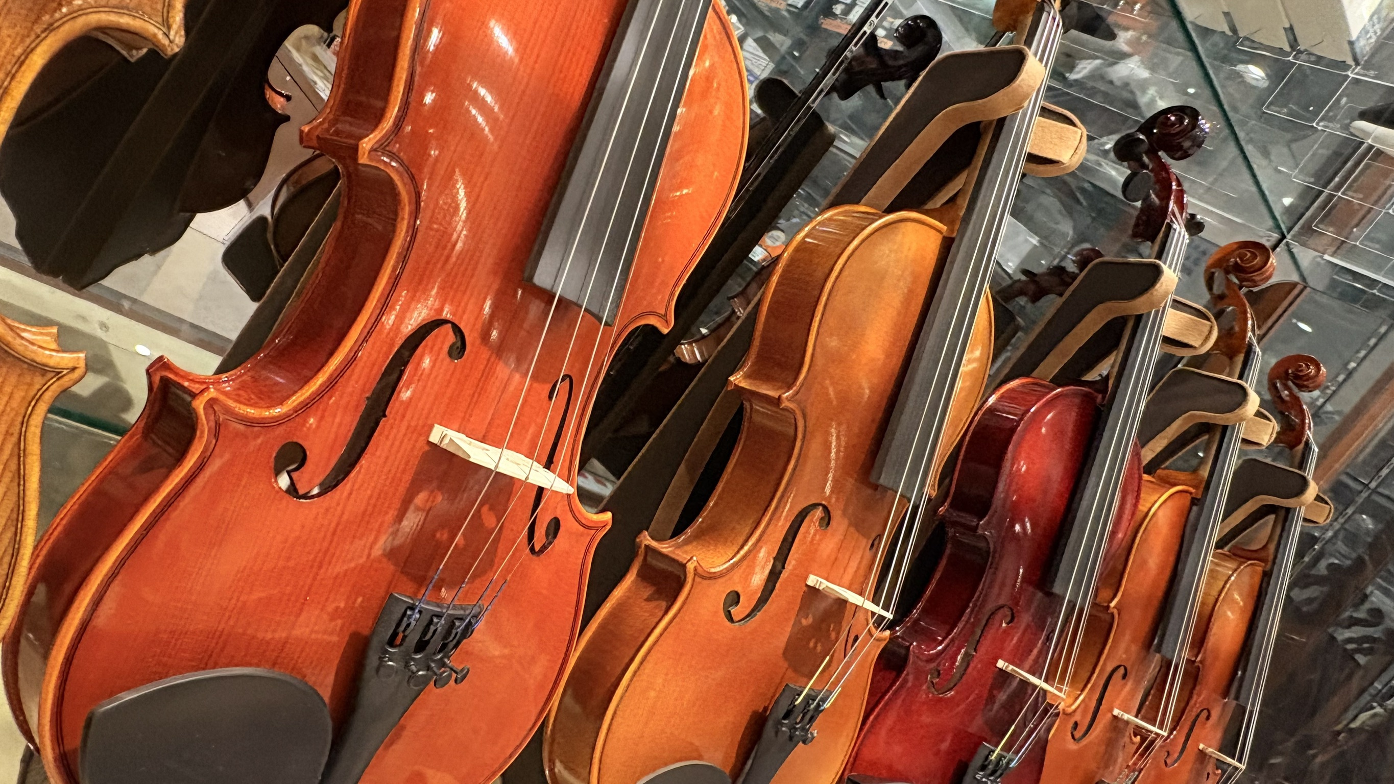 バイオリンは老若男女問わず憧れの楽器！これから始められる方から上級者の方まで、楽器選びは悩まれるもの・・・島村楽器ミーナ町田店では、分数バイオリンや弦楽器用品など幅広く取り揃えております。 即日毛替え会、調整会イベントも定期開催しております♪ また、当店ではバイオリン教室も開講しております。体験レッ [&hellip;]