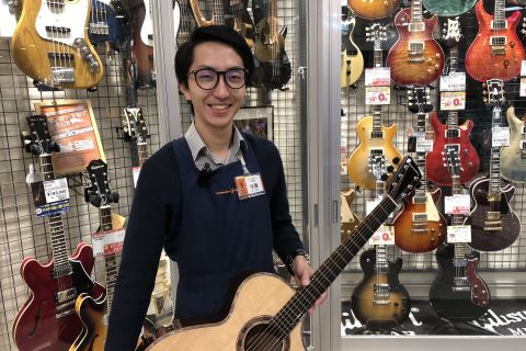 スタッフ写真 ピアノ、アコースティックギター、ウクレレ、シンセサイザー 俵藤