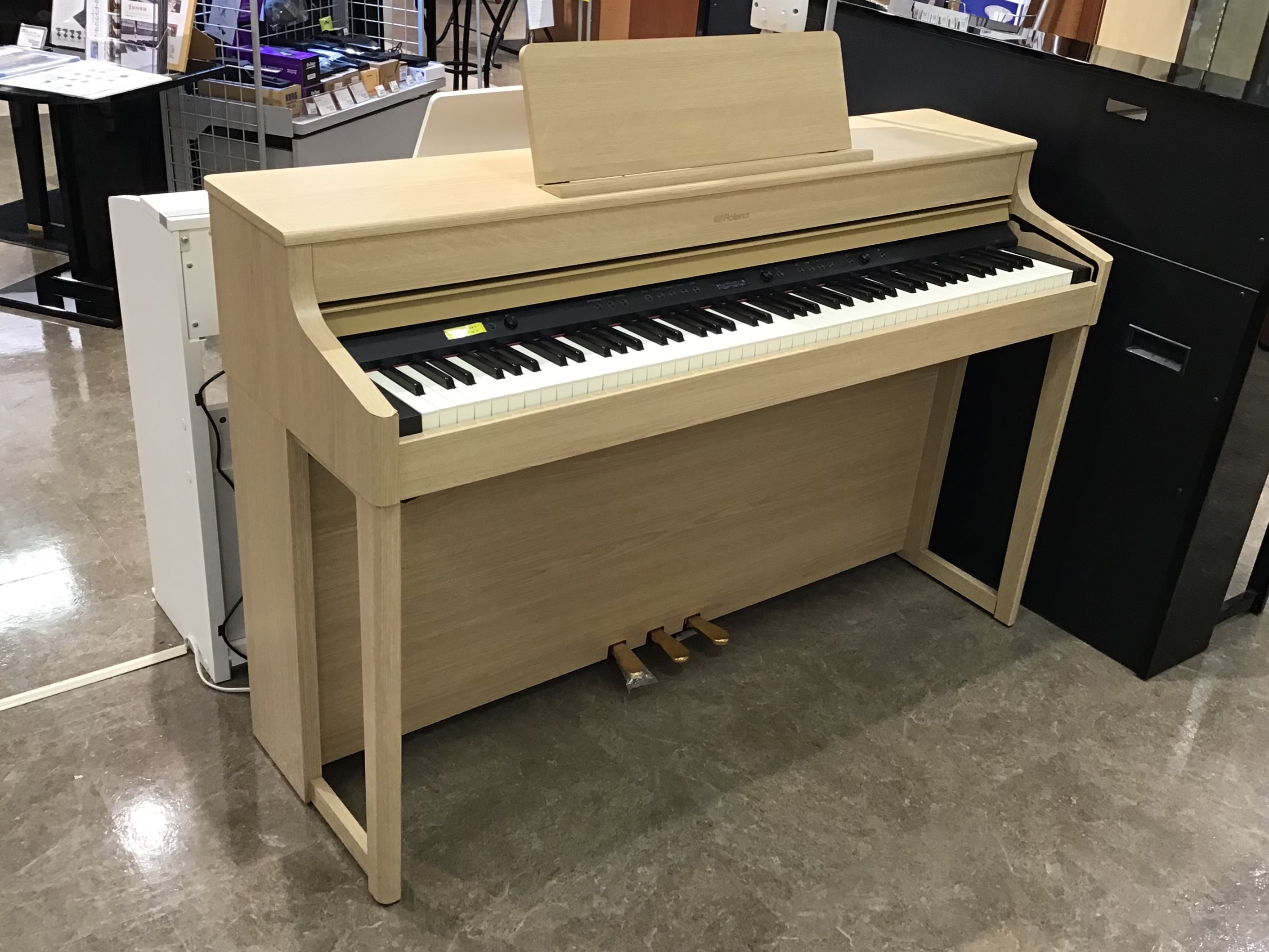 RolandHP702