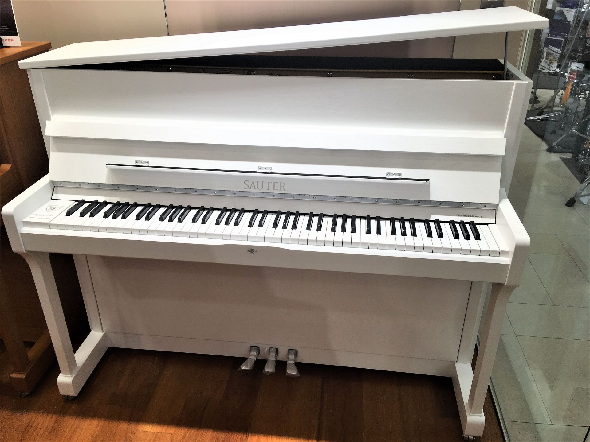 *SAUTER　200th Anniversary Model SAUTERの人気シリーズ[https://www.sauter-pianos.jp/premiere:title=Premiere（プレミーレ）]をベースにした数量限定特別モデル。 [!!当店にて展示中!!] |*ブランド|SAUTE […]