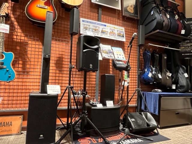 町のお祭りやイベントの拡声装置はどこに行けば買えるのか？ お祭りやお店やBBQでの簡単なライブ・イベント等で活躍する簡易PAセット！欲しいけど、実際にどこに行けば購入出来るのか分からずに挫折してしまっている皆さまも多いはず！家電量販店で販売しているイメージも強いのですが、手っ取り早く探すなら楽器店が […]