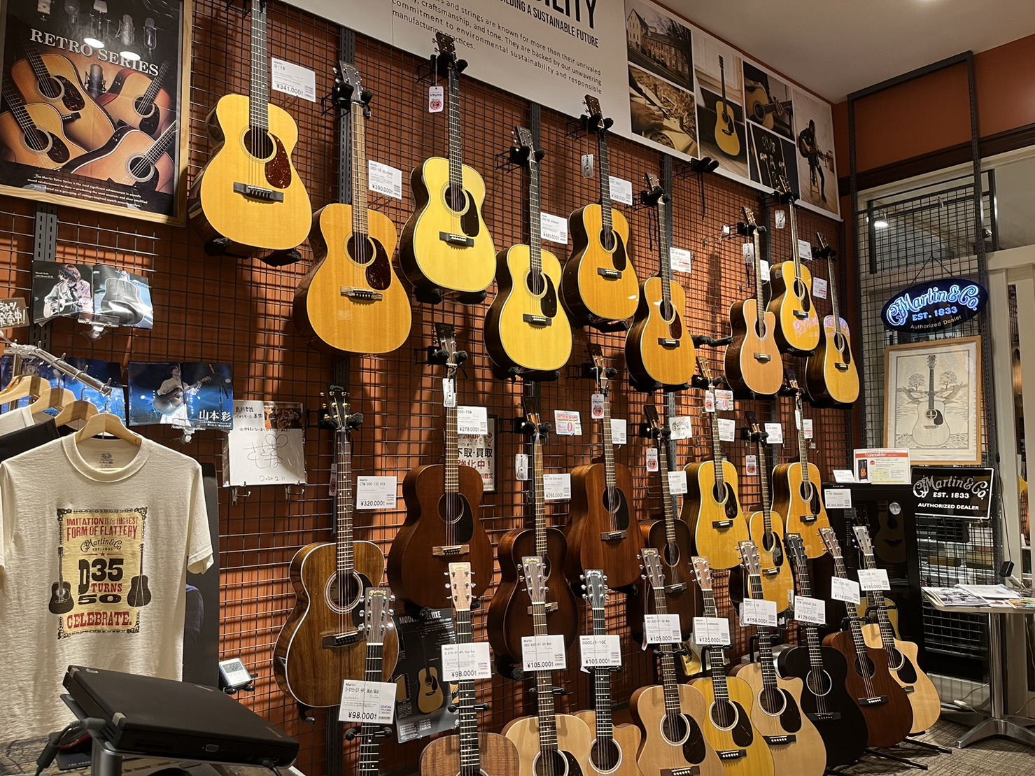 2024年2月10日(土)～29日(木)、選りすぐりのマーチンギターが集まるMartin Guitar Fairを開催致します！ 王道のStandardシリーズからカスタムシリーズまで様々なモデルをご用意して皆様のご来店をお待ちしております。 CONTENTSMartinギター点検会も同時開催！DW […]