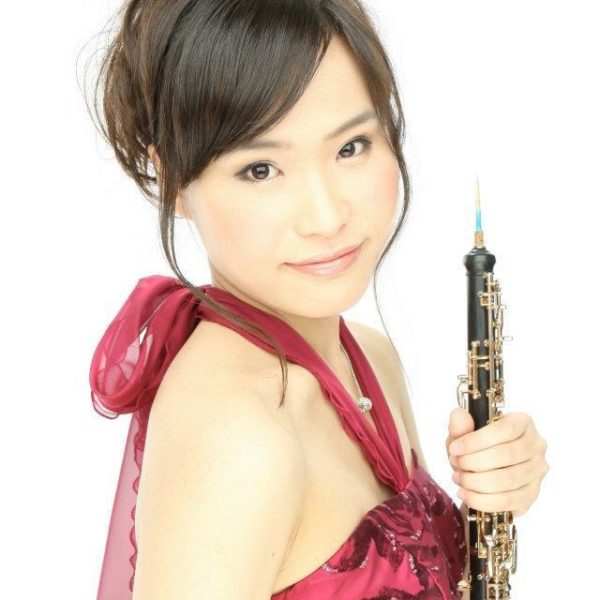 東京音楽大学卒業。 2017年、岡山市ジュニアオーケストラとモーツァルトのオーボエ協奏曲を共演。 現在、フリーのオーボエ奏者として、室内楽や吹奏楽、オーケストラ等の演奏活動 や、中高生の指導など幅広く活動中。これまでにオーボエを、上田美佐、広田智之の両氏に、室内楽を宮本文昭、浜道晃、安原理喜、 中野真理、霧生吉秀の各氏に師事。<br />
<br />
オーボエは難しい楽器とよく言われますが、音を出すところから丁寧に教えますので是非チャレンジしていただけたらと思います！初めての方も経験者の方も一緒に音楽を楽しみましょう！