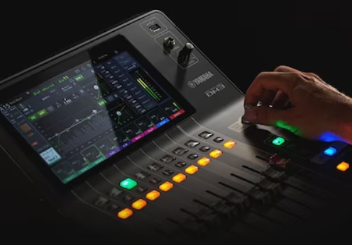YAMAHAの人気デジタルミキサーDM3がイオンモール幕張新都心店に入荷致しました。今回入荷したモデルはDante対応仕様となっておりますので、既にYAMAHAのTio-1608DやD2・Rioシリーズ等のステージボックスをお持ちのお客様や、今後ステージボックスも含めた拡張をご検討されているお客様に […]