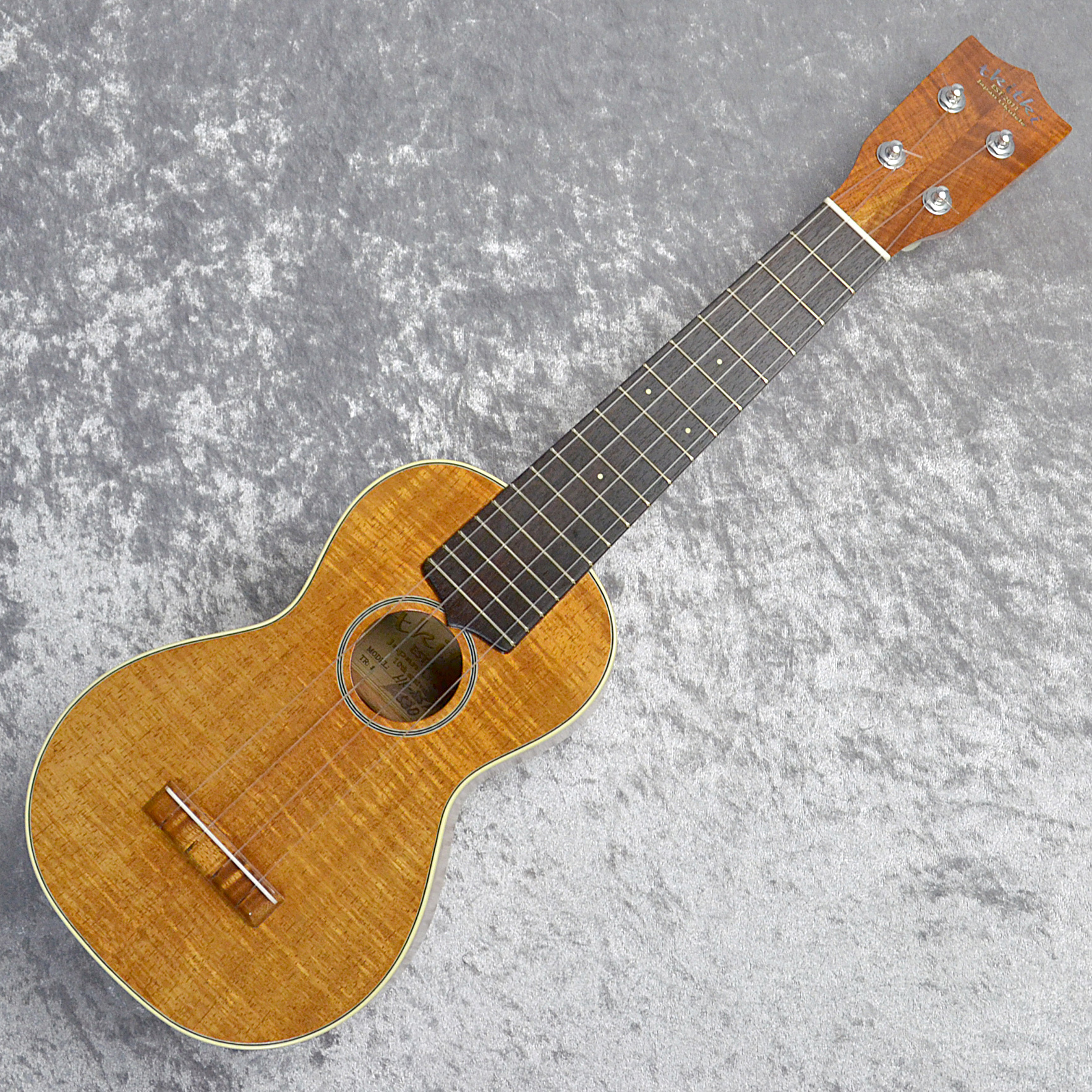 tkitki ukuleleHK-S5A Ivo