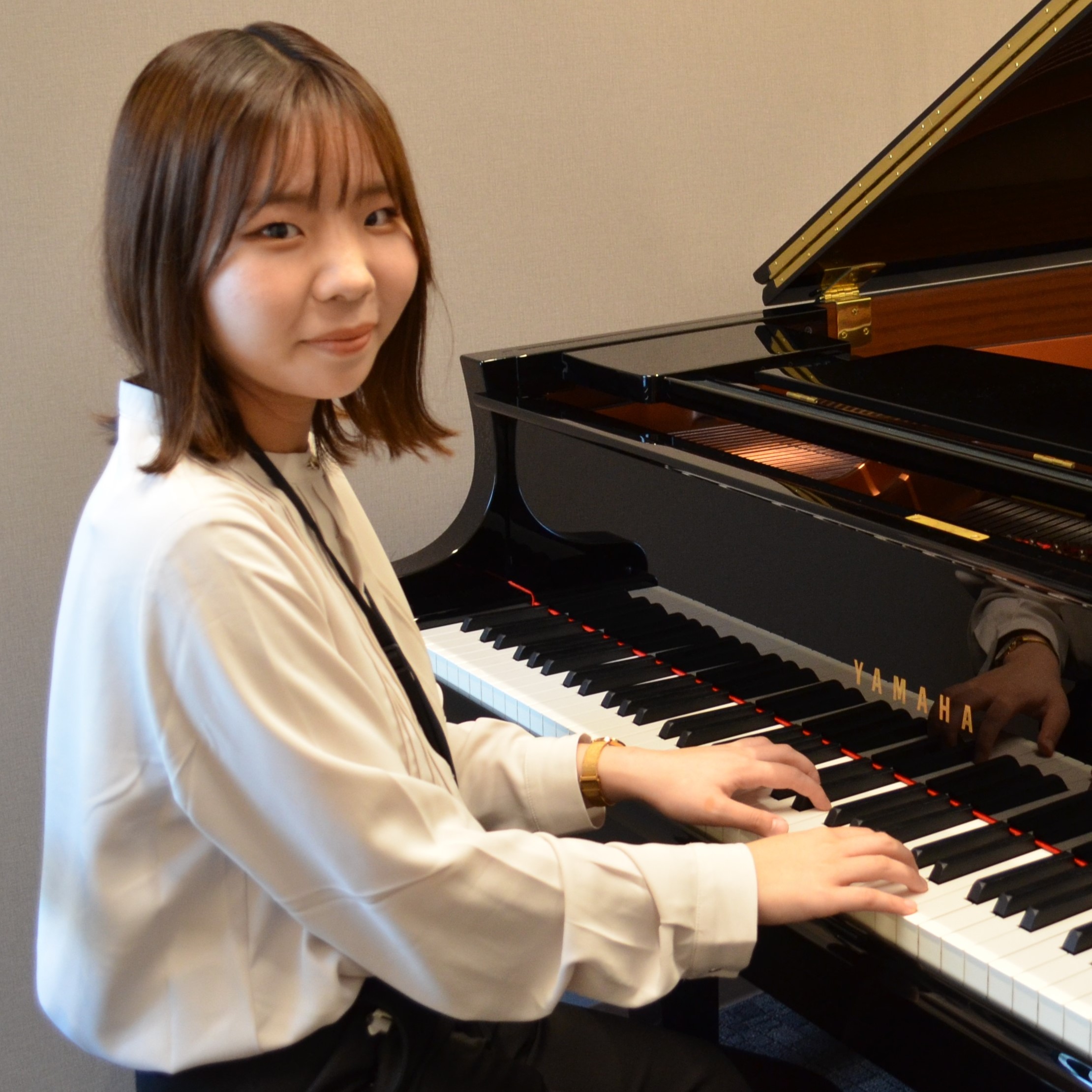 ピアノインストラクター田邊　真菜