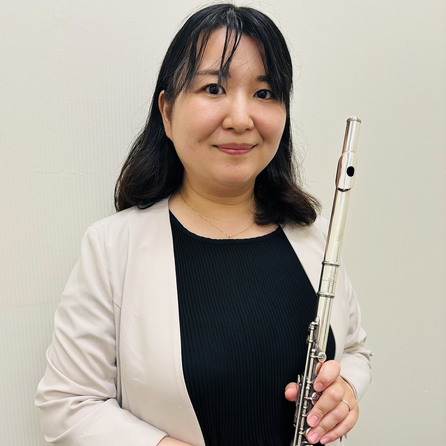フルートインストラクター中井　あかね